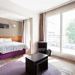 Bright Apt With Balcony At Buttes Chaumont